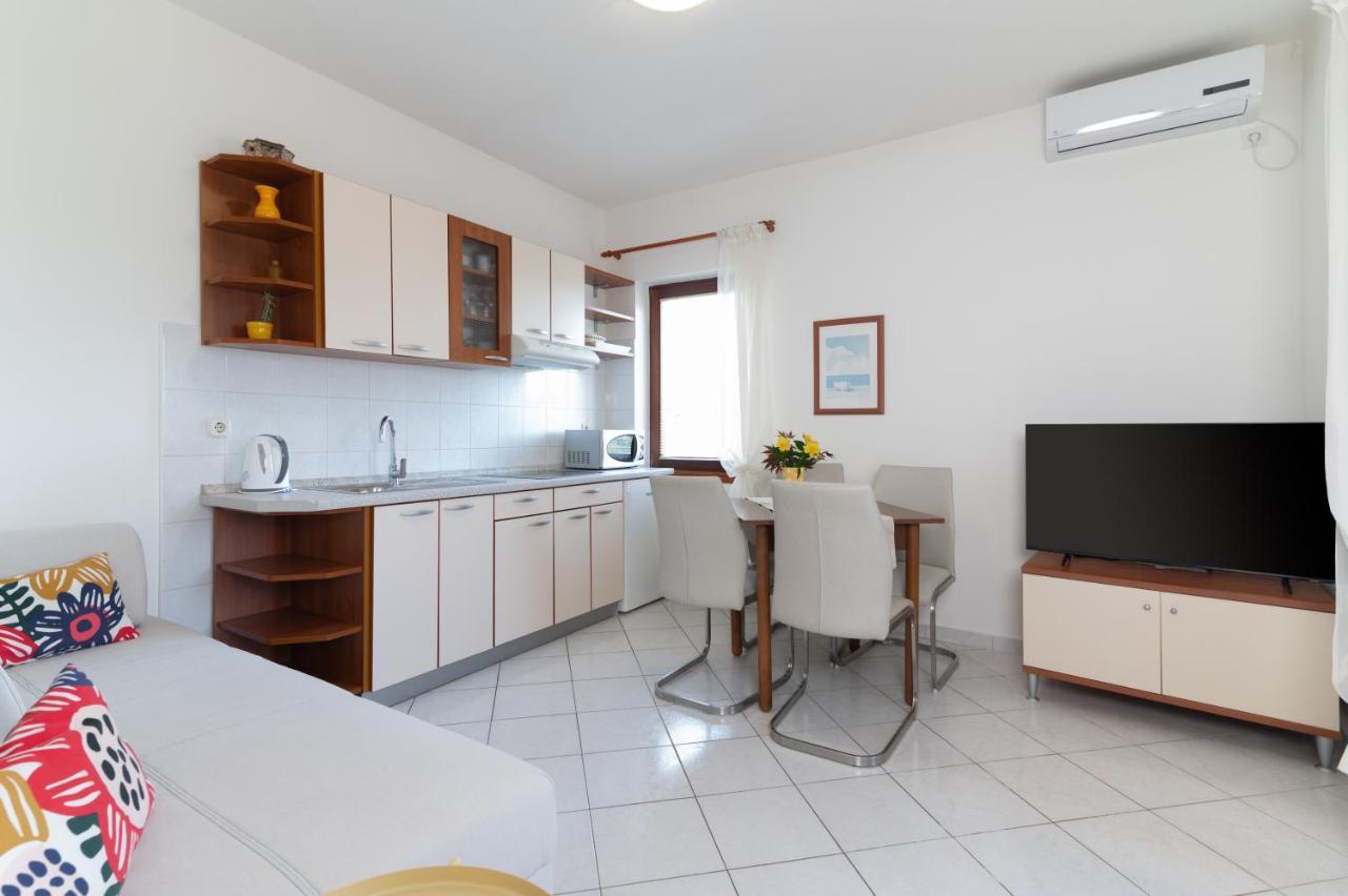 Apartments Rozelyn Ugljan Exterior foto