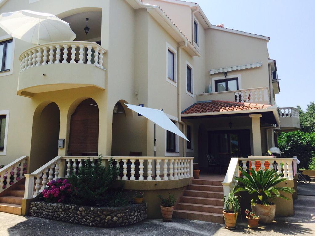 Apartments Rozelyn Ugljan Exterior foto
